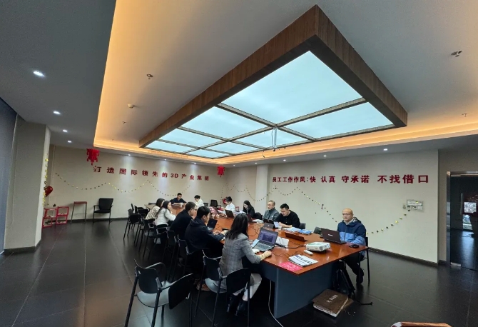 為深入貫徹中共中央、國(guó)務(wù)院印發(fā)的《國(guó)家標(biāo)準(zhǔn)化發(fā)展綱要》，落實(shí)加快數(shù)字化發(fā)展、建設(shè)數(shù)字中國(guó)的戰(zhàn)略部署，和《上海市全面推進(jìn)城市數(shù)字化轉(zhuǎn)型“十四五”規(guī)劃》，推進(jìn)上海城市數(shù)字化轉(zhuǎn)型標(biāo)準(zhǔn)化建設(shè)，數(shù)造科技積極響應(yīng)這一號(hào)召，成為上海市浦東新區(qū)第一批試點(diǎn)數(shù)字化改造企業(yè)之一，并順利通過(guò)驗(yàn)收。  圖片  圖片  圖片  圖片  圖為上海市城市數(shù)字化轉(zhuǎn)型工作領(lǐng)導(dǎo)小組部分領(lǐng)導(dǎo)和南匯工業(yè)園區(qū)領(lǐng)導(dǎo)、上海數(shù)造領(lǐng)導(dǎo)班子成員參加數(shù)字化改造驗(yàn)收答辯  圖片  參觀上海數(shù)造大廳的數(shù)字化制造“黑湖小工單”生產(chǎn)工序看板  數(shù)造科技自成立之初，創(chuàng)始人趙毅博士就以“數(shù)造”為企業(yè)命名，蘊(yùn)含數(shù)字化制造和變革的深遠(yuǎn)意義，與此時(shí)政府推進(jìn)聚焦制造業(yè)與數(shù)字化改造深度融合。未來(lái)，數(shù)造科技將不斷提升公司智能化、數(shù)字化、信息化改造力度，全面提升公司綜合管理和運(yùn)營(yíng)水平，著力實(shí)現(xiàn)智能制造高質(zhì)量發(fā)展。